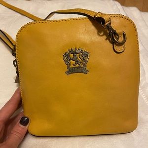 NWT PRATESI FIRENZE Crossbody bag in yellow. Made in Italy, genuine leather.